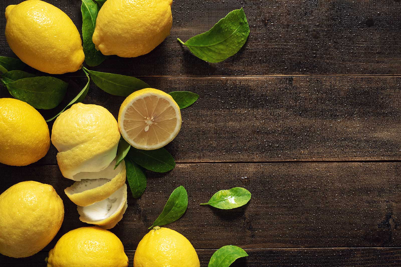 limoni su un tavolo